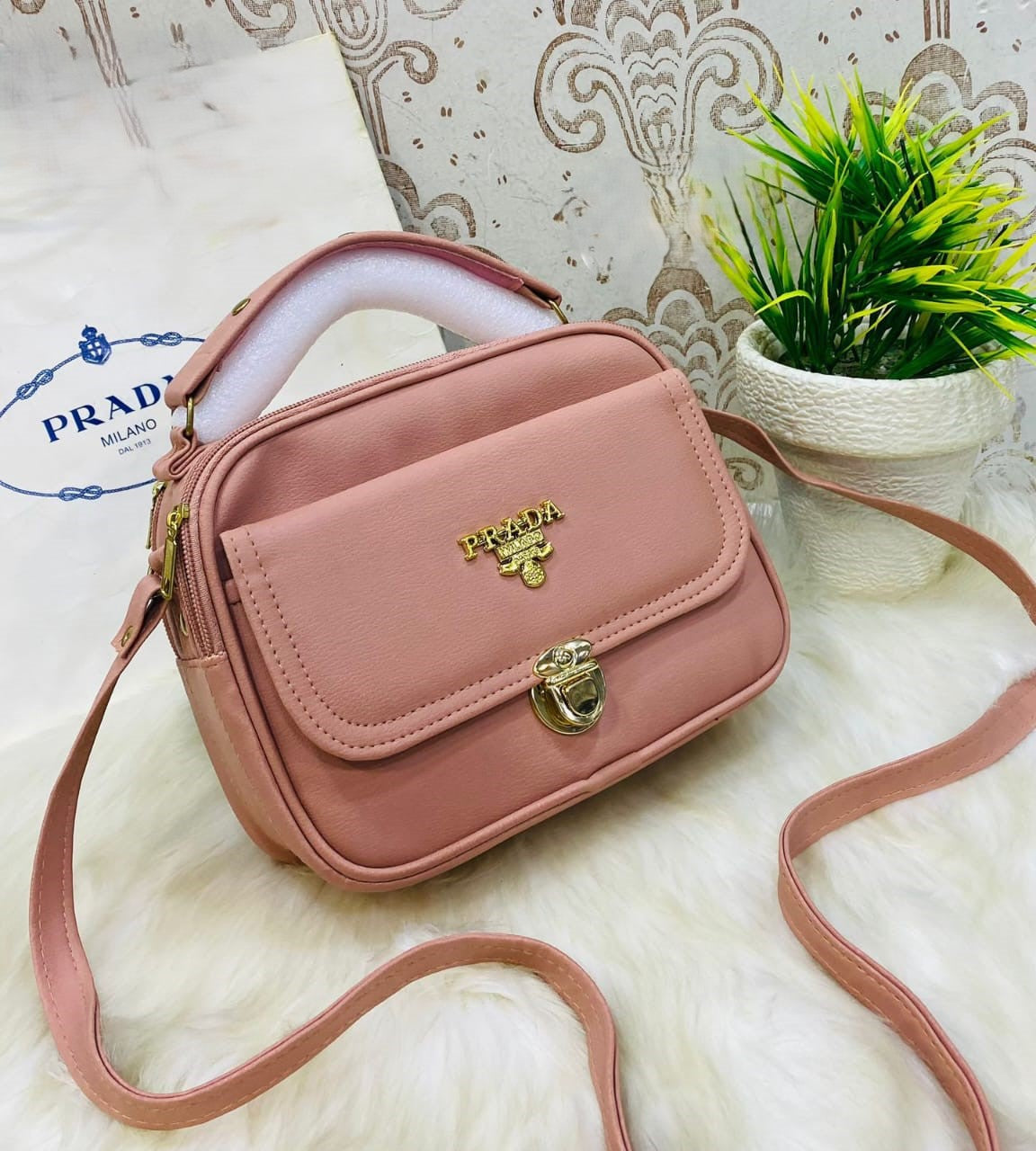 Stylish Mini Shoulder Bag – Premium Finish with Multiple Pockets