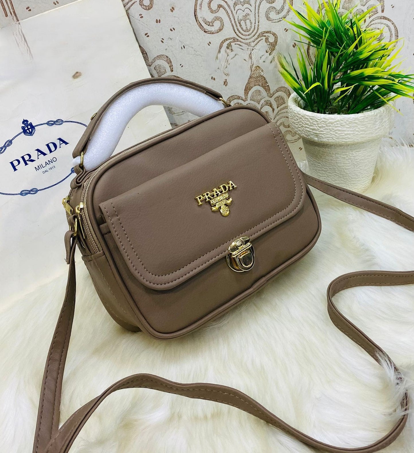 Stylish Mini Shoulder Bag – Premium Finish with Multiple Pockets