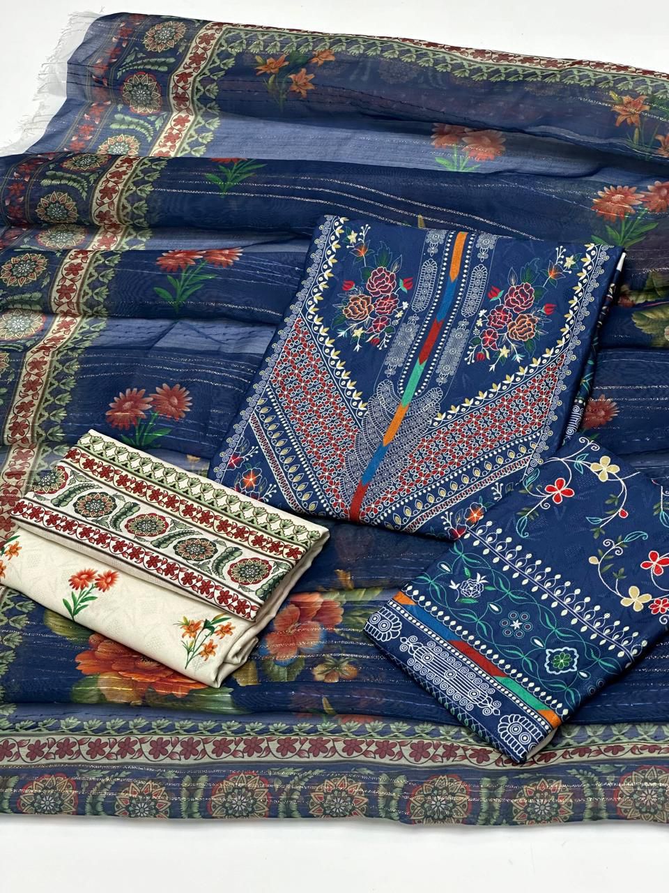 Premium Self Swiss Jacquard Lawn 3PC Suit – Digital Printed