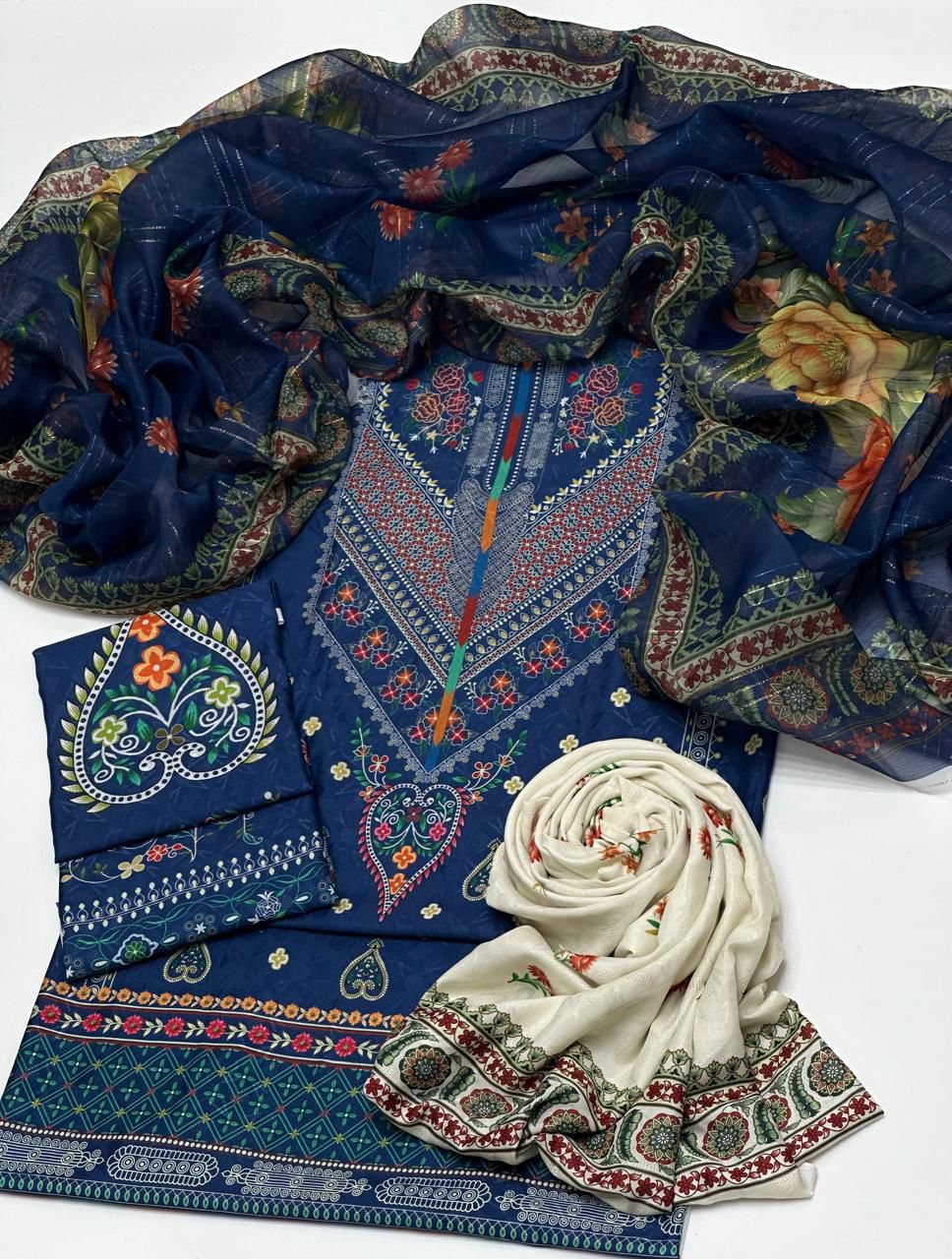 Premium Self Swiss Jacquard Lawn 3PC Suit – Digital Printed