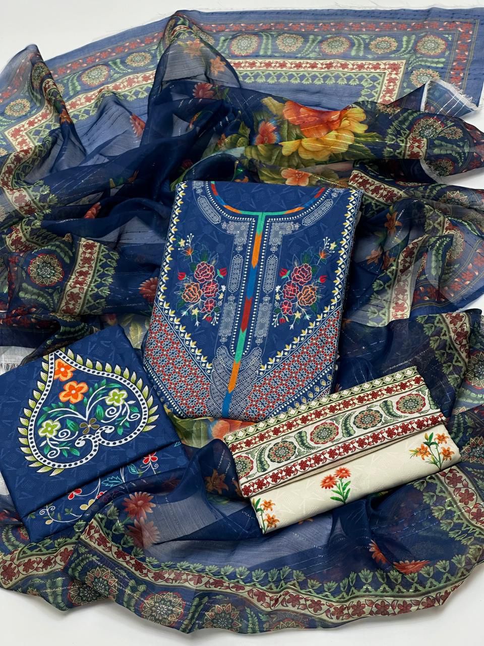 Premium Self Swiss Jacquard Lawn 3PC Suit – Digital Printed