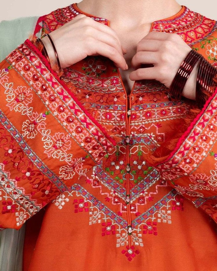 Embroidered Lawn Suit with Digital Dupatta โ Hit Code 6102
