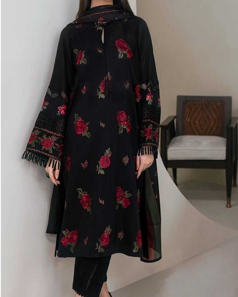 Summer Luxe ’25 – Embroidered 3PC Lawn Set