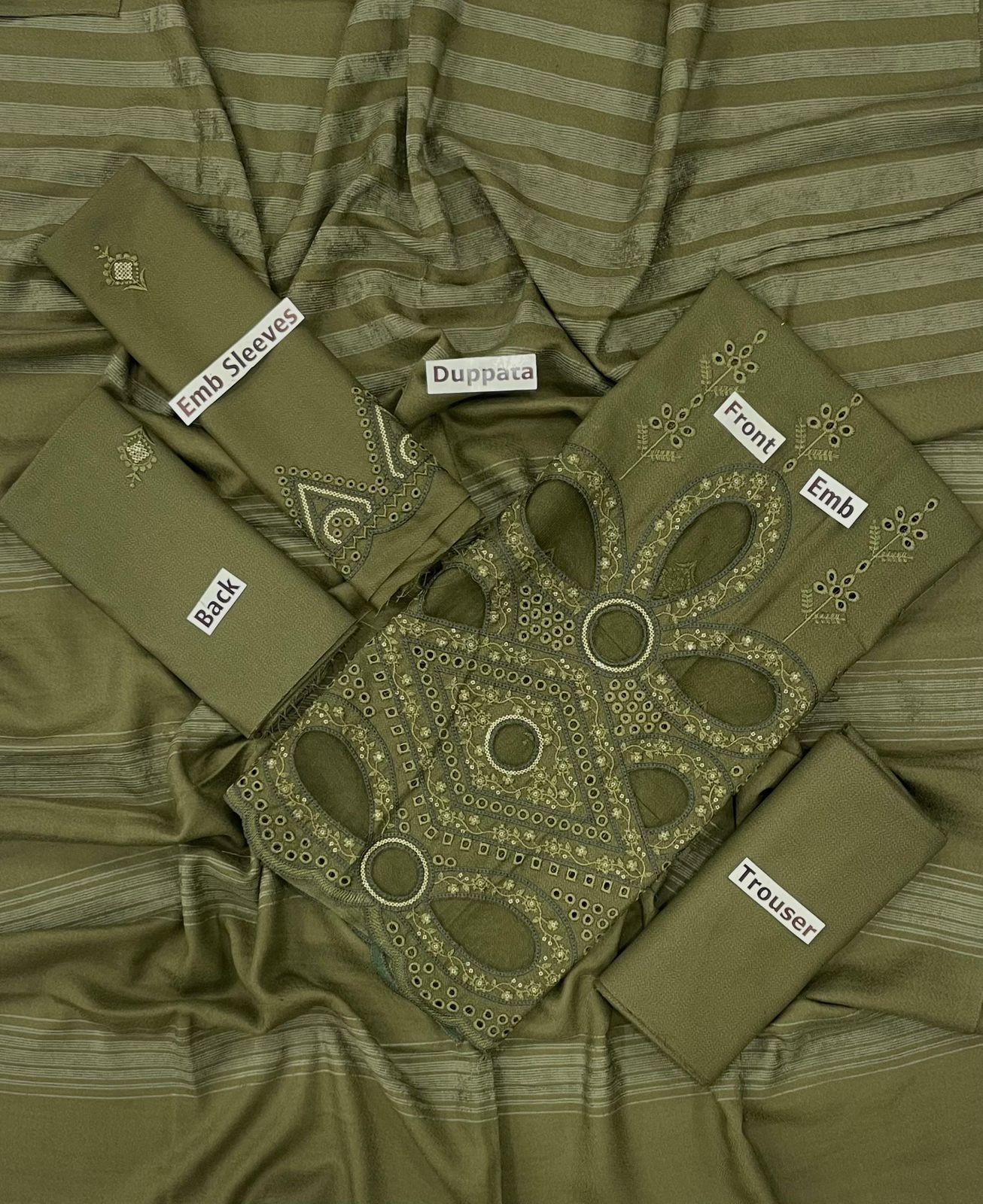 Women’s velvet shawl dhanak suit online
Buy dhanak cutwork dresses in Pakistan