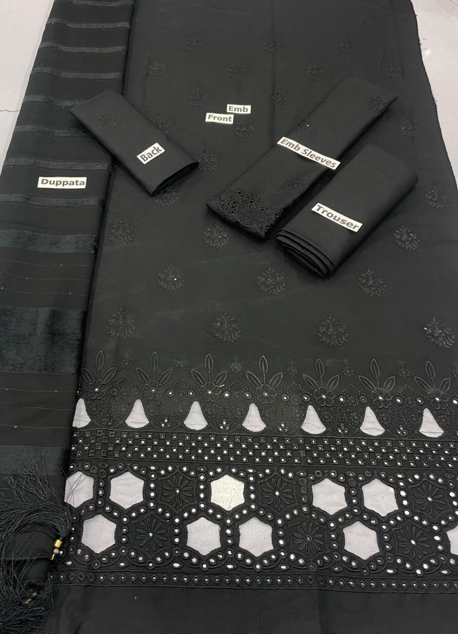 Women’s velvet shawl dhanak suit online
Buy dhanak cutwork dresses in Pakistan