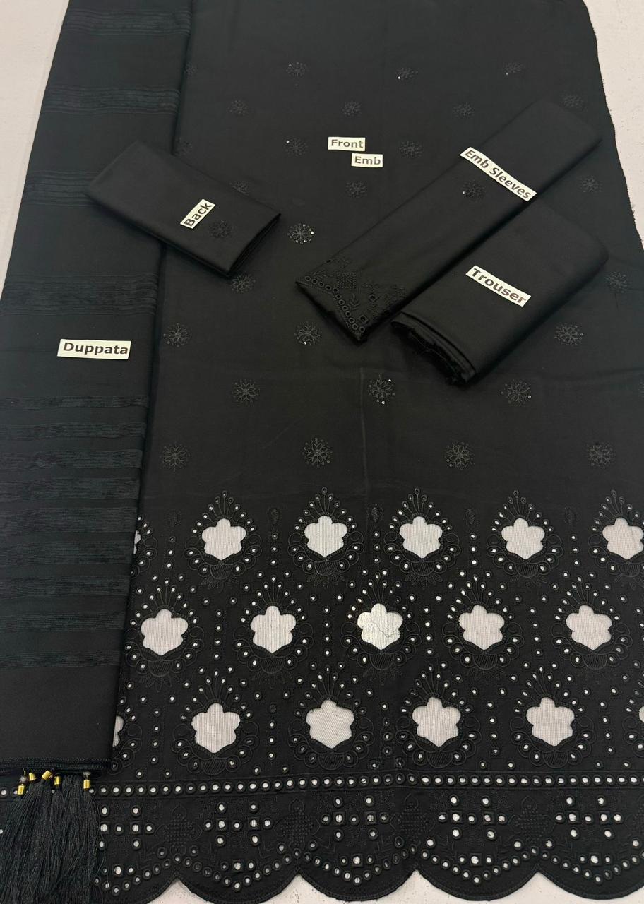 Women’s velvet shawl dhanak suit online
Buy dhanak cutwork dresses in Pakistan