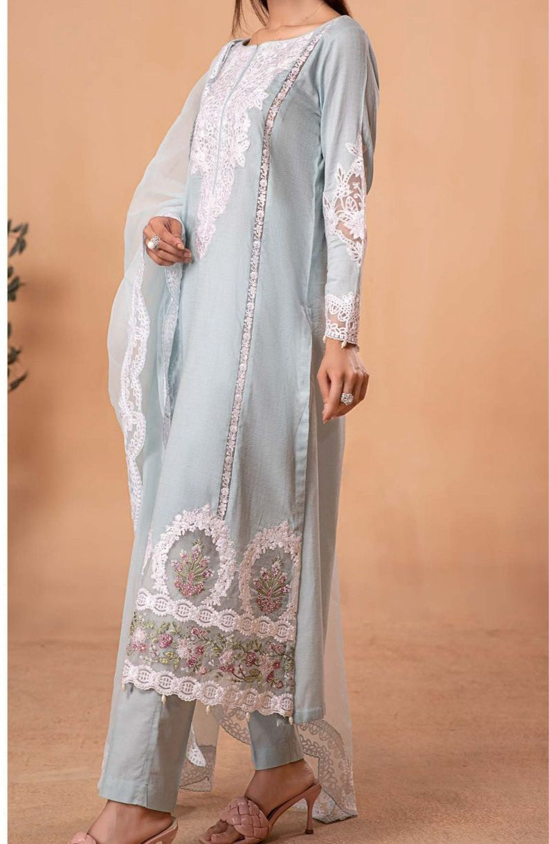 Summer Luxe ’25 – Embroidered 3PC Lawn Set