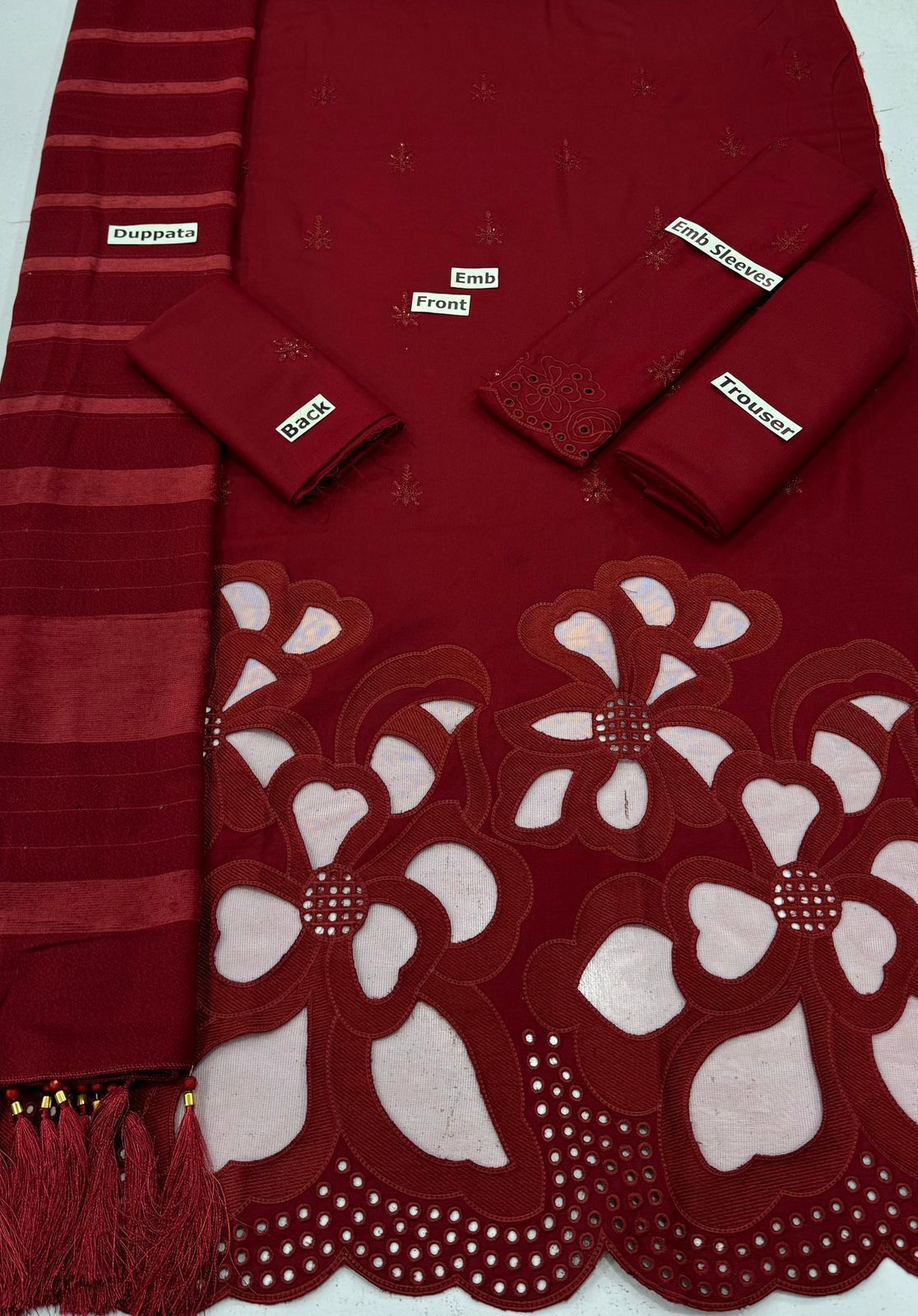 Women’s velvet shawl dhanak suit online
Buy dhanak cutwork dresses in Pakistan