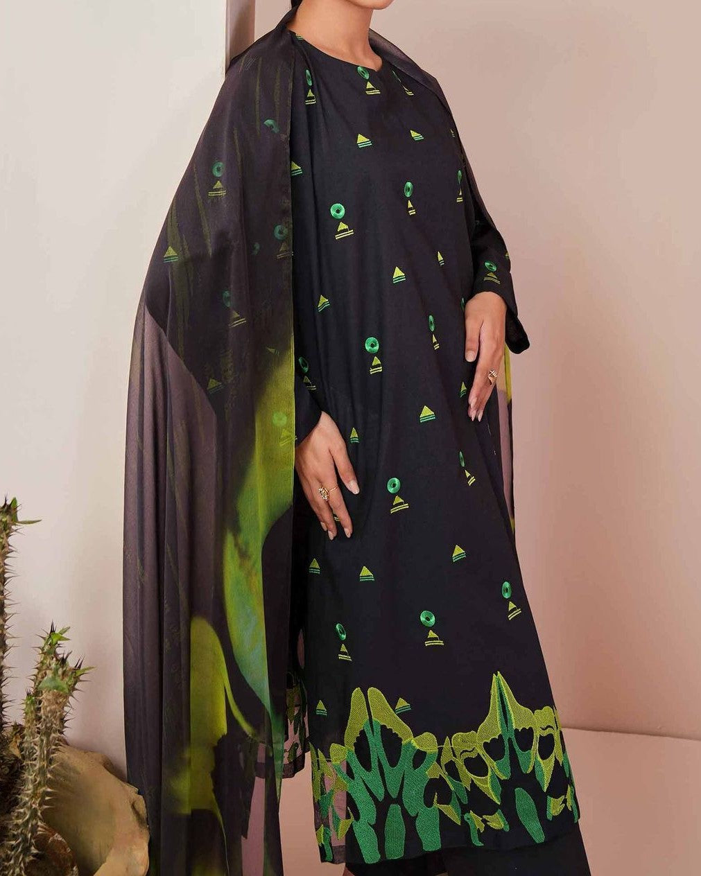 Luxury Lawn Embroidered 3-Piece Set with Chiffon Dupatta