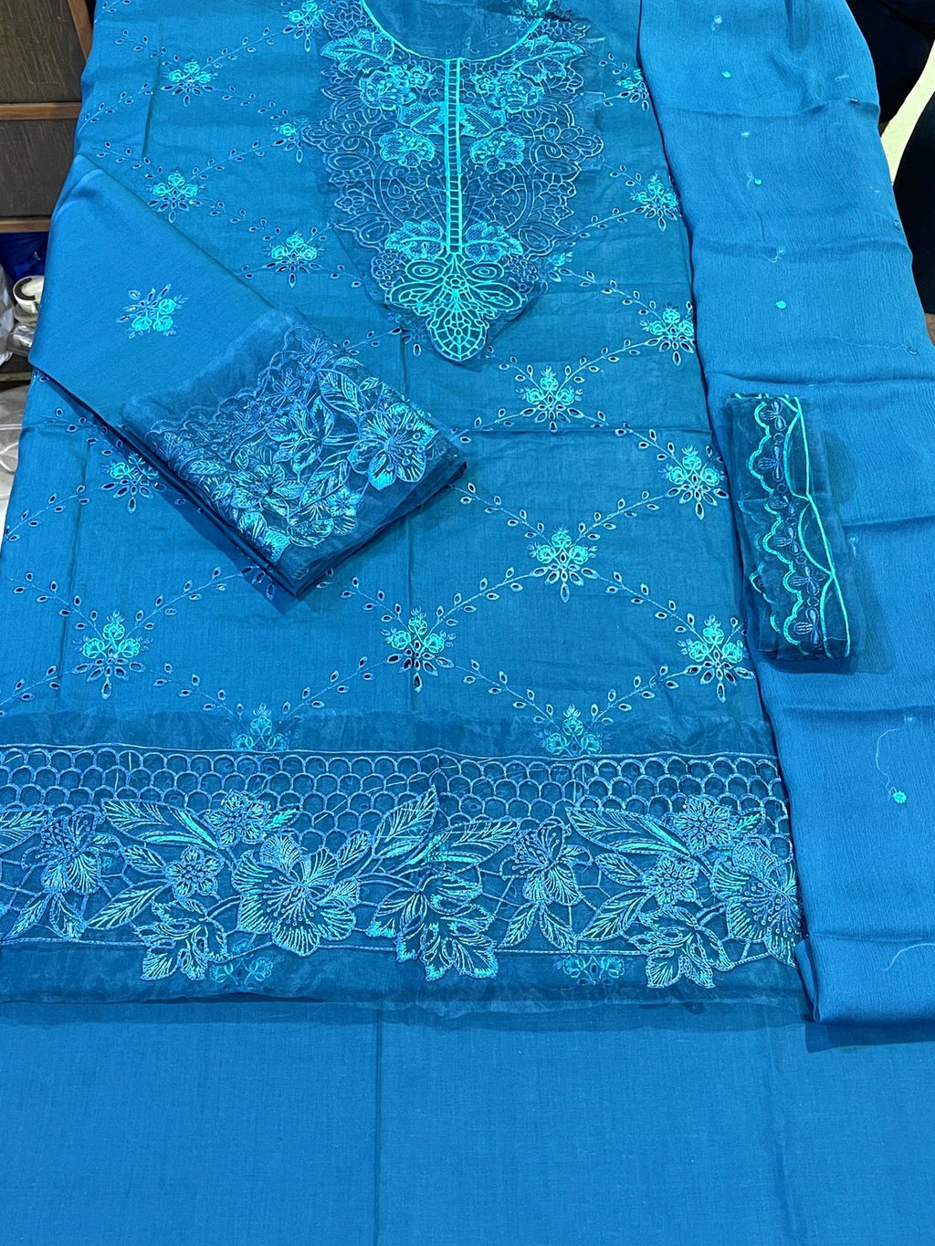 Elegant Chikan Kari Premium Lawn – 3 Piece embroidery Collection