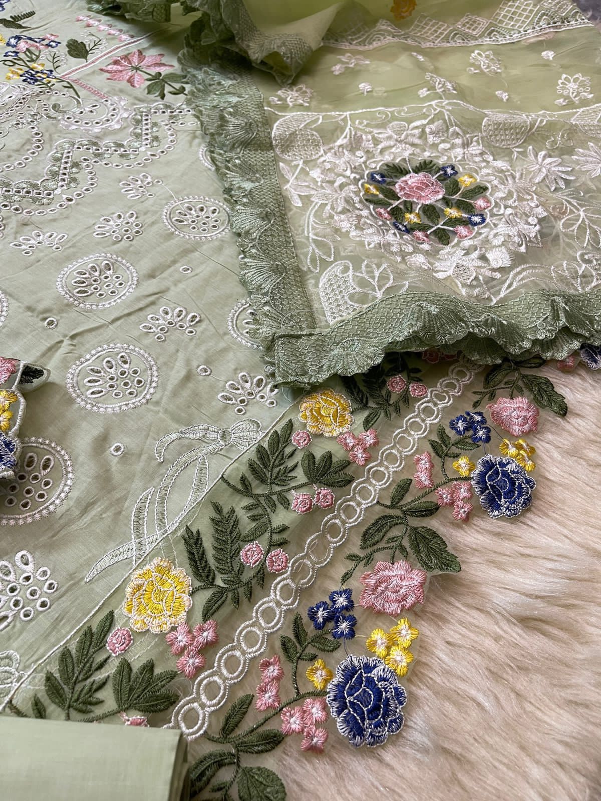 Luxury Chikankari Embroidered Lawn Cotton (Unstitched 3-Piece)