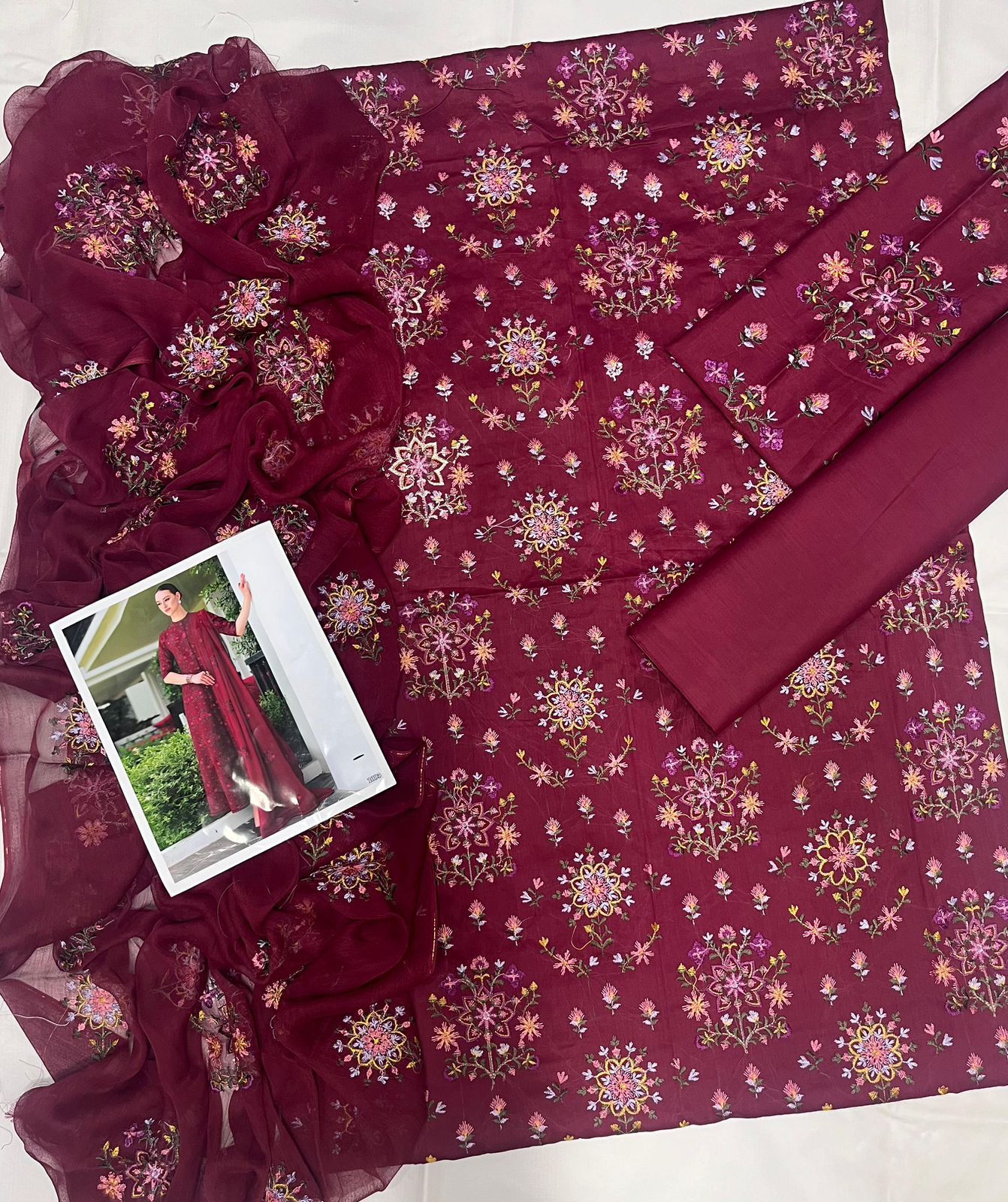 Luxury Bloom – Embroidered Lawn 3-Piece Ensemble