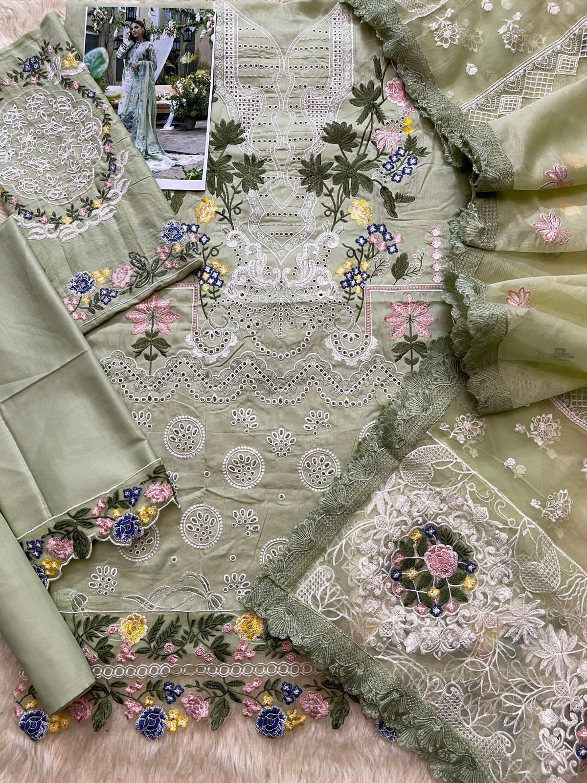 Luxury Chikankari Embroidered Lawn Cotton (Unstitched 3-Piece)