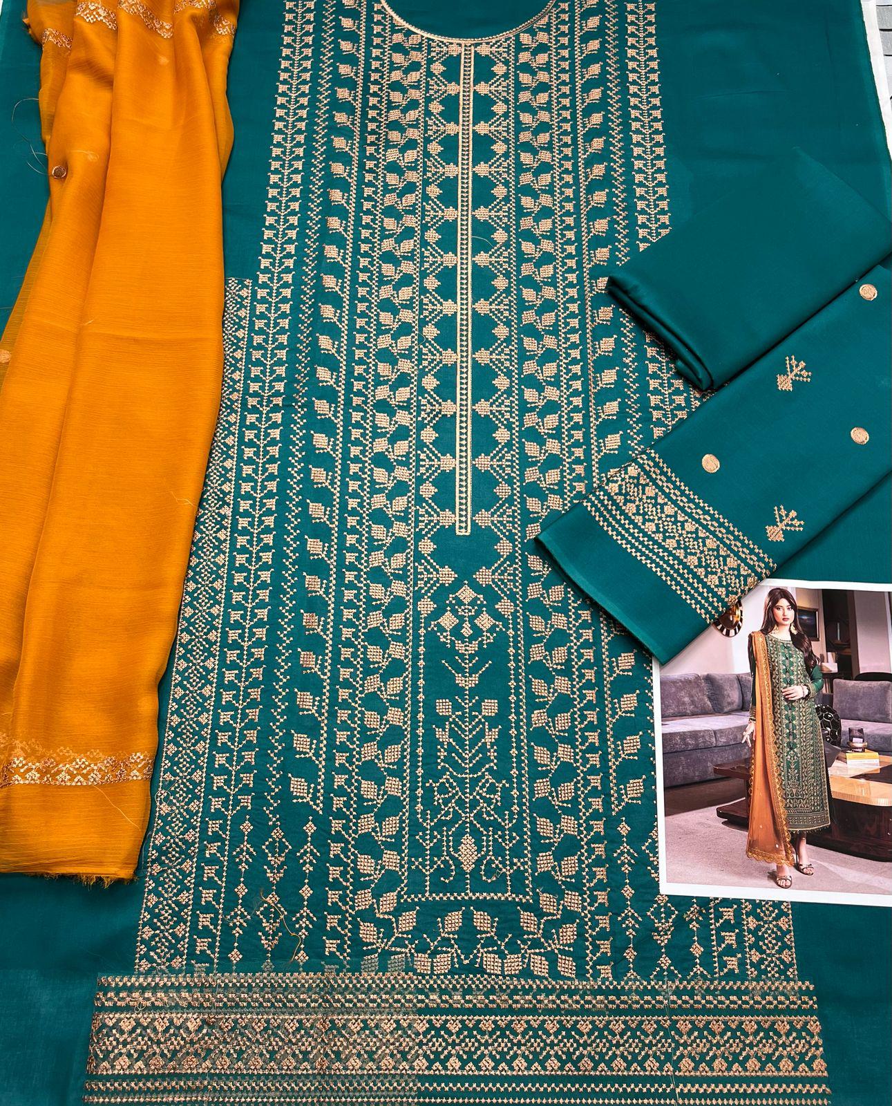 Royal Grace – Embroidered Lawn 3-Piece Outfit