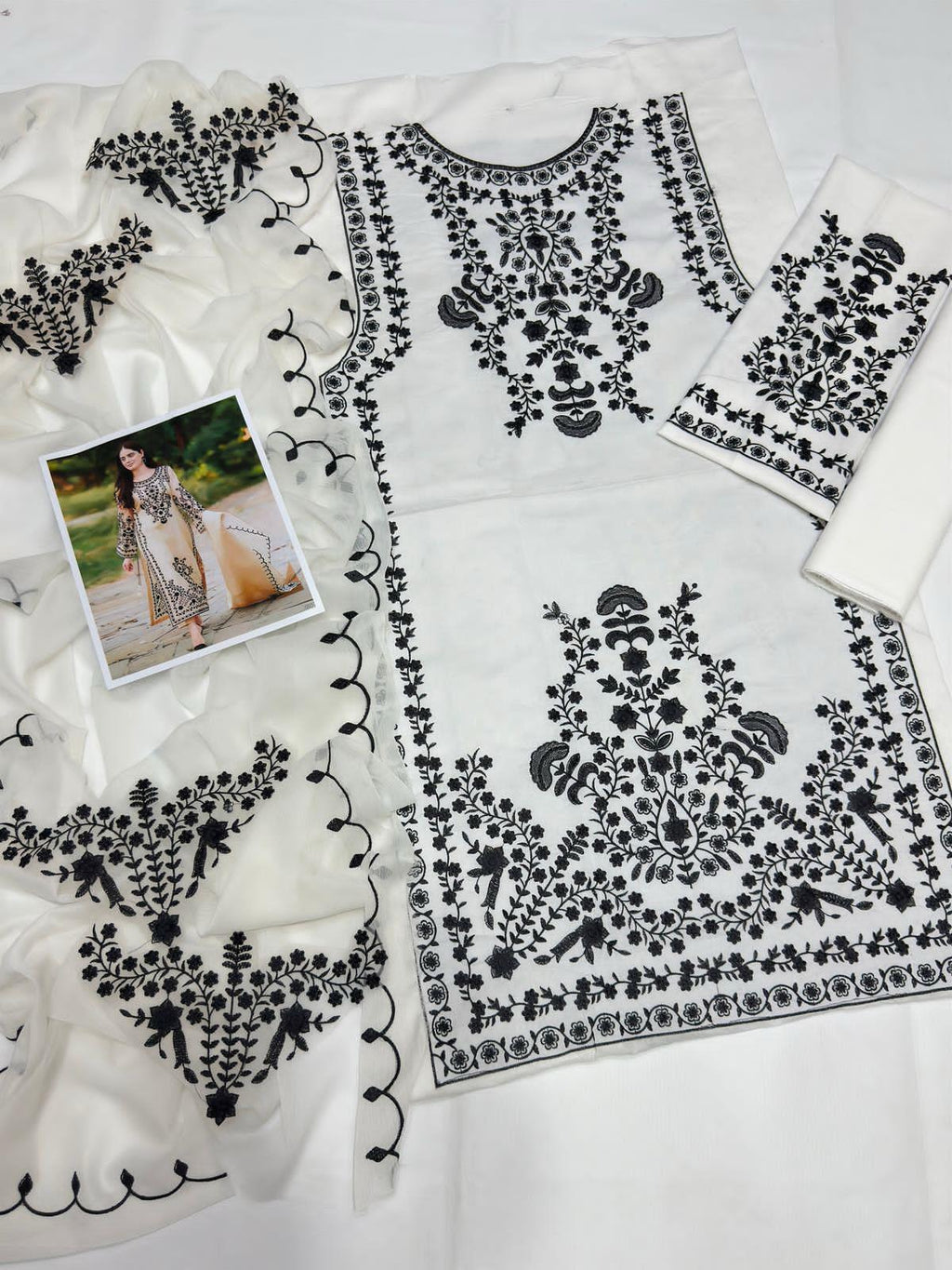 Ethereal Elegance – Embroidered Lawn 3-Piece Set