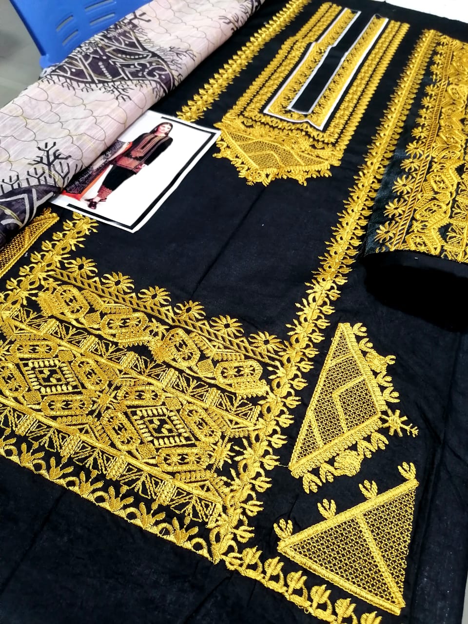Azadi Sale – Special Edition Lawn Collection Embroidered