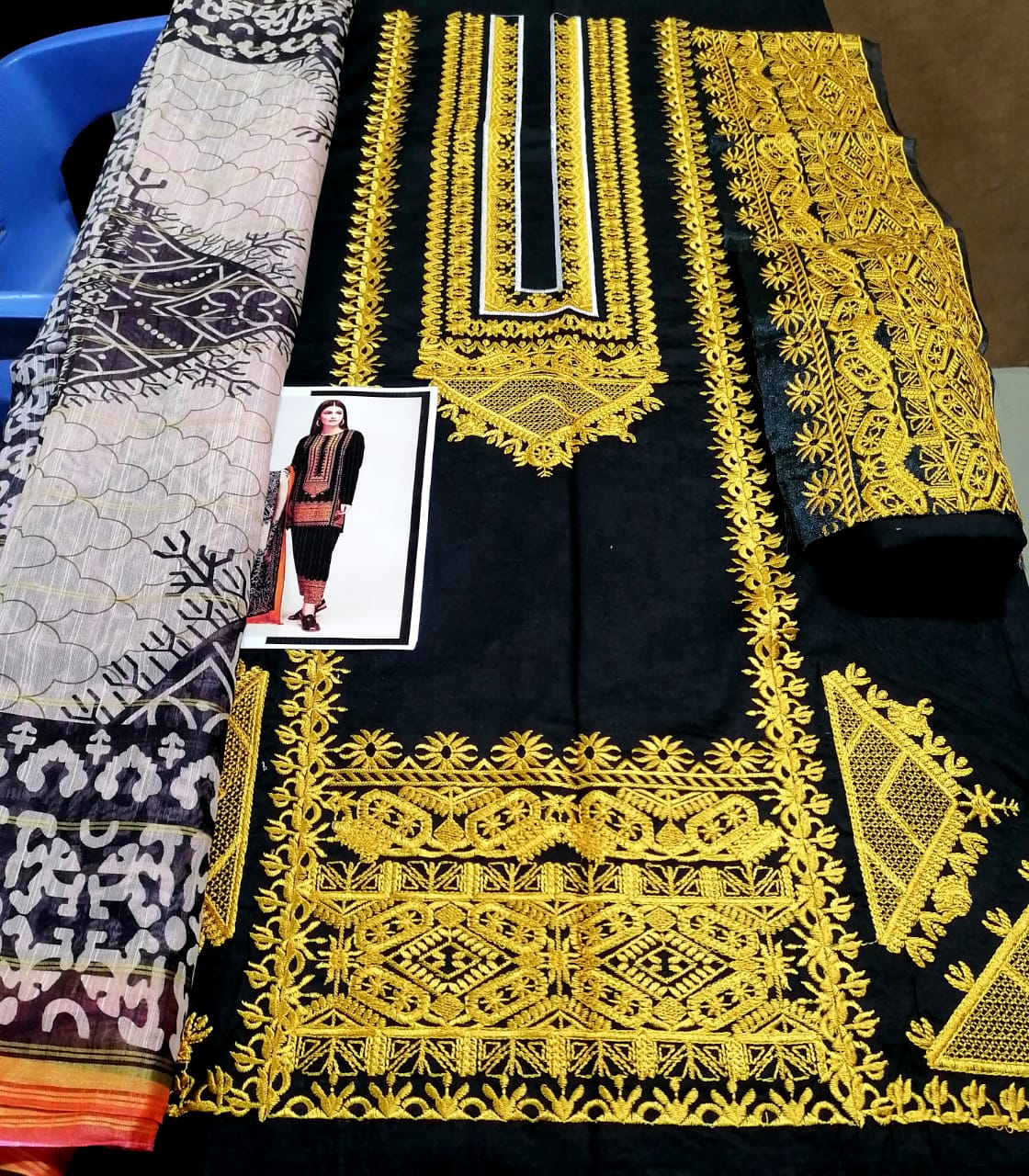 Azadi Sale – Special Edition Lawn Collection Embroidered