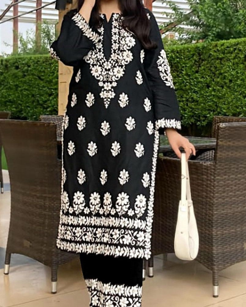 Shafroon Summer Collection – Luxury Lawn 3 Piece Suit