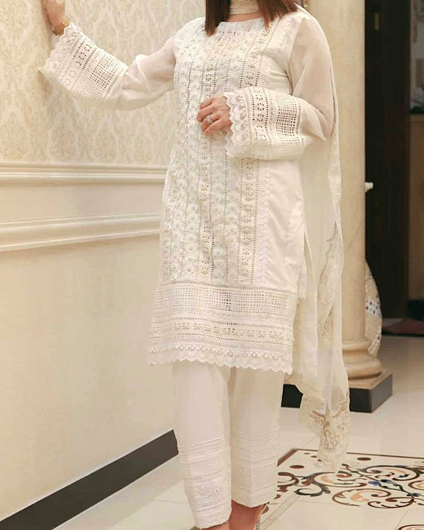 Luxury Festive Lawn – Premium Embroidered 3 Piece Suit