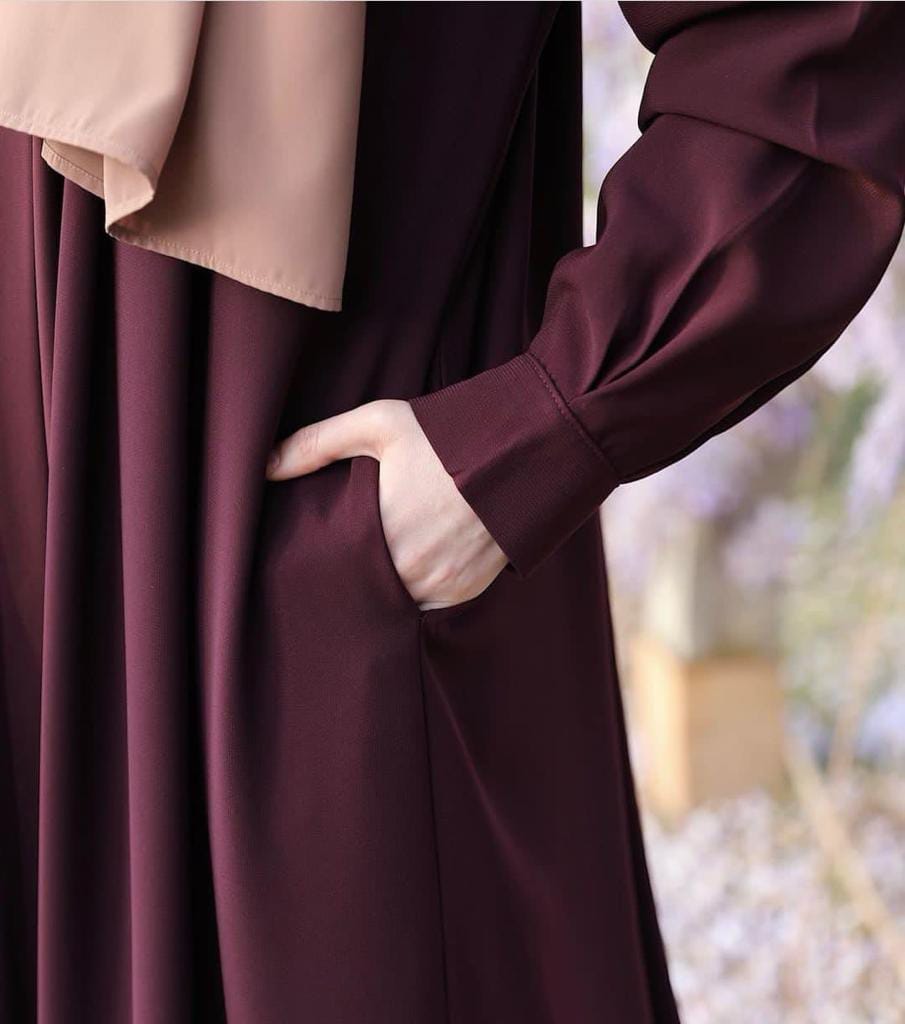 Elegant & Effortless – Front Zip Abaya only with Belt