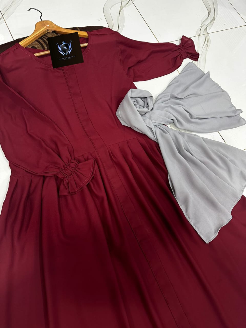 Front Platted Gum Zip Sleeves Punch Abaya with Stoller