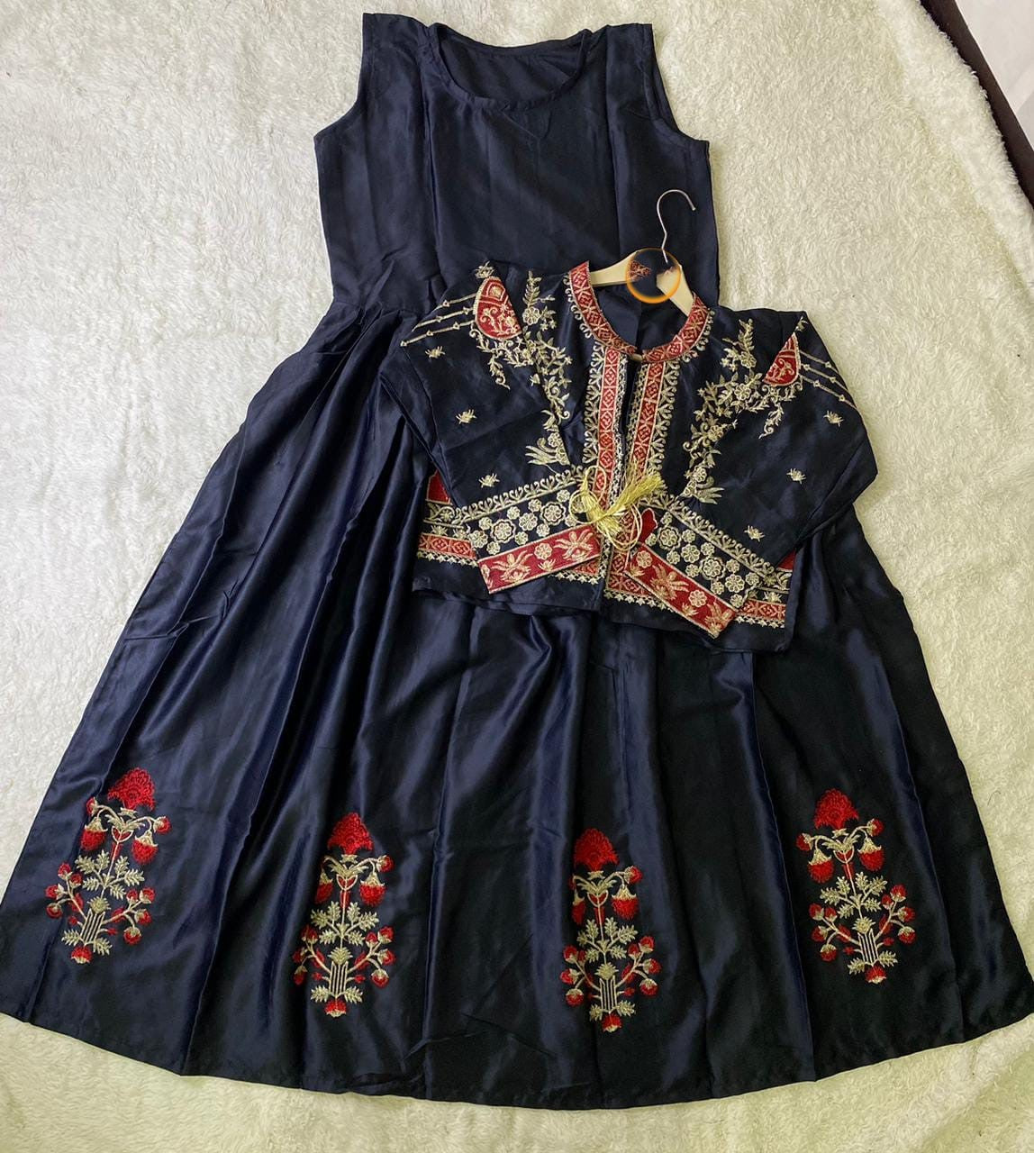 Embroidered Bunch Maxi & Separate Koti 2PC Set Stitched