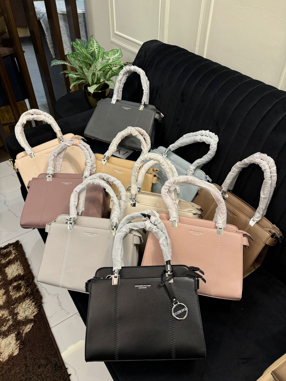 Imported stylish handbag for women with long belt and zipper Pakistan