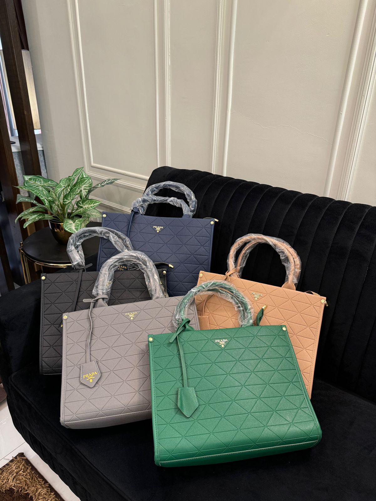 Imported stylish handbag for women with long belt and zipper Pakistan