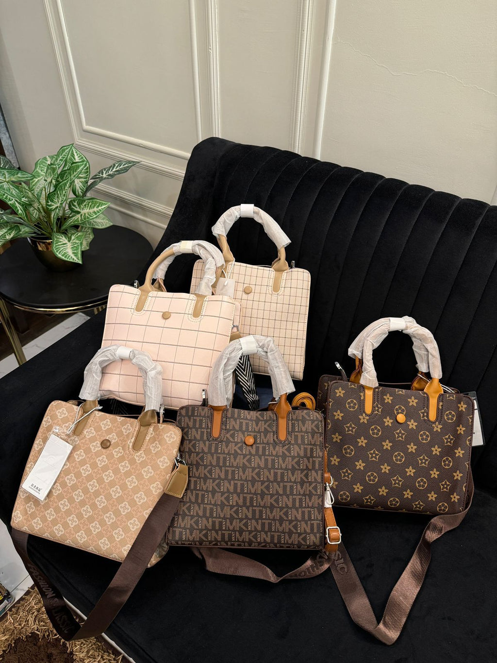 Imported stylish handbag for women with long belt and zipper Pakistan