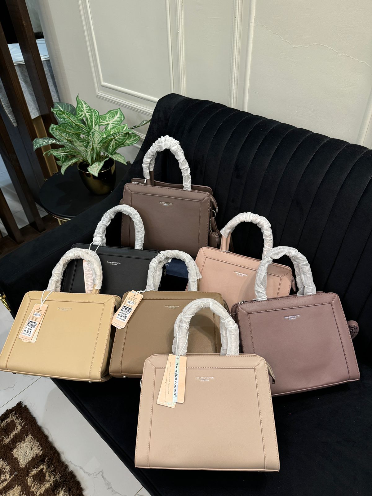 Imported stylish handbag for women with long belt and zipper Pakistan