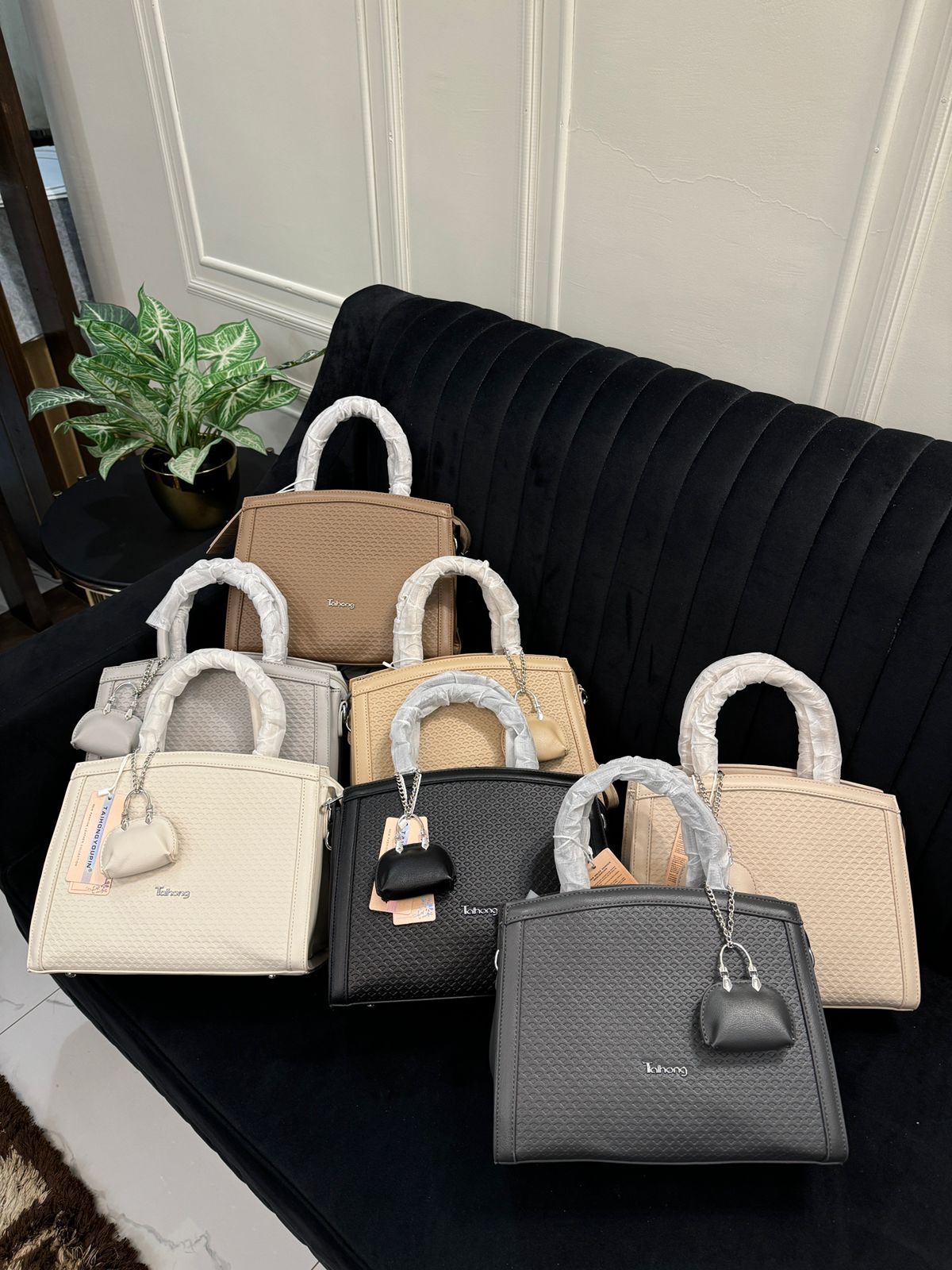 Imported stylish handbag for women with long belt and zipper Pakistan