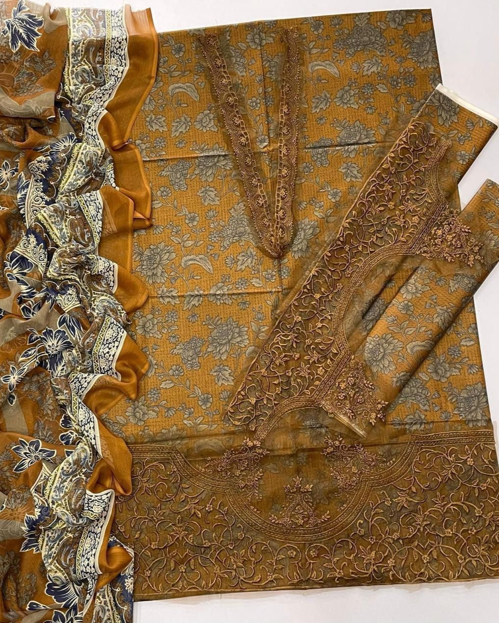Luxury Embroidered 3-Piece Suit – Summer Collection