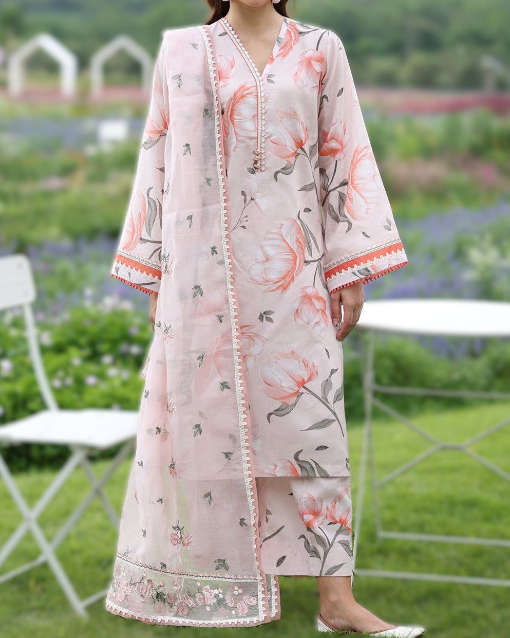 Luxury shamoz silk embroidered suit
Seasonal hit embroidered 3 piece dress