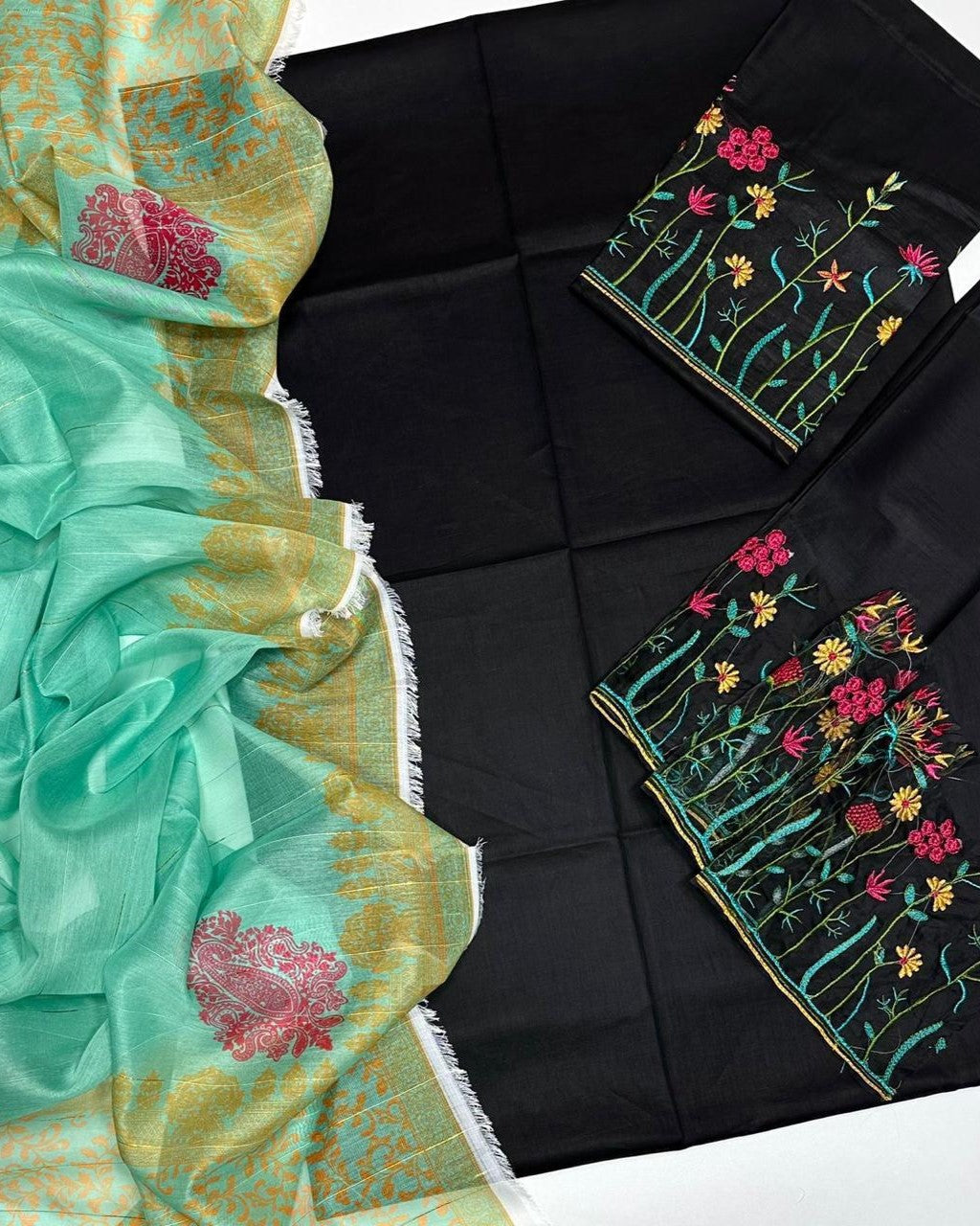 Airjet Lawn Embroidered Suit with Heavy Sleeves & Zari Diamond Dupatta