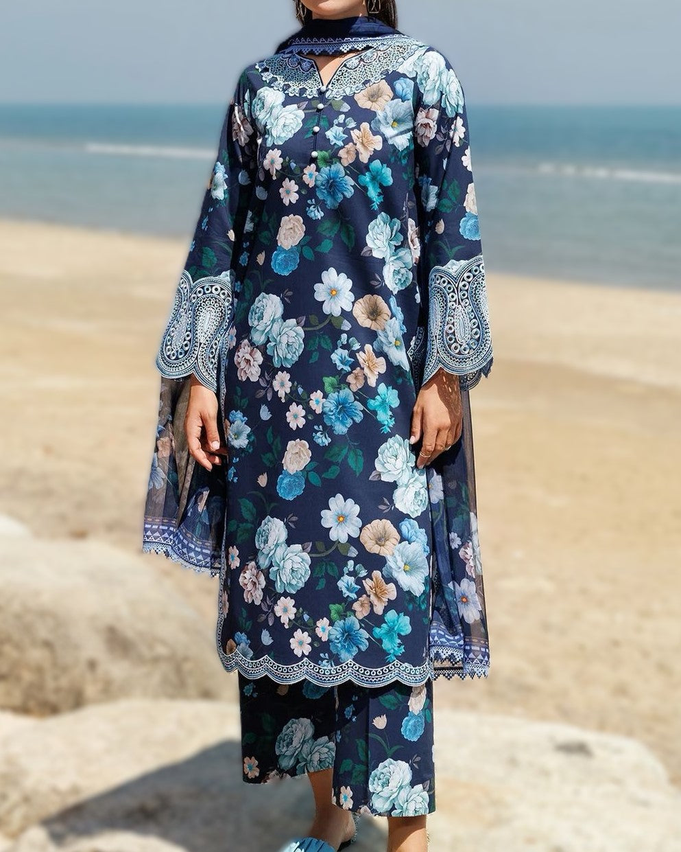 Embroidered khaddar winter collection Pakistan
Buy khaddar dresses online clearance sale
