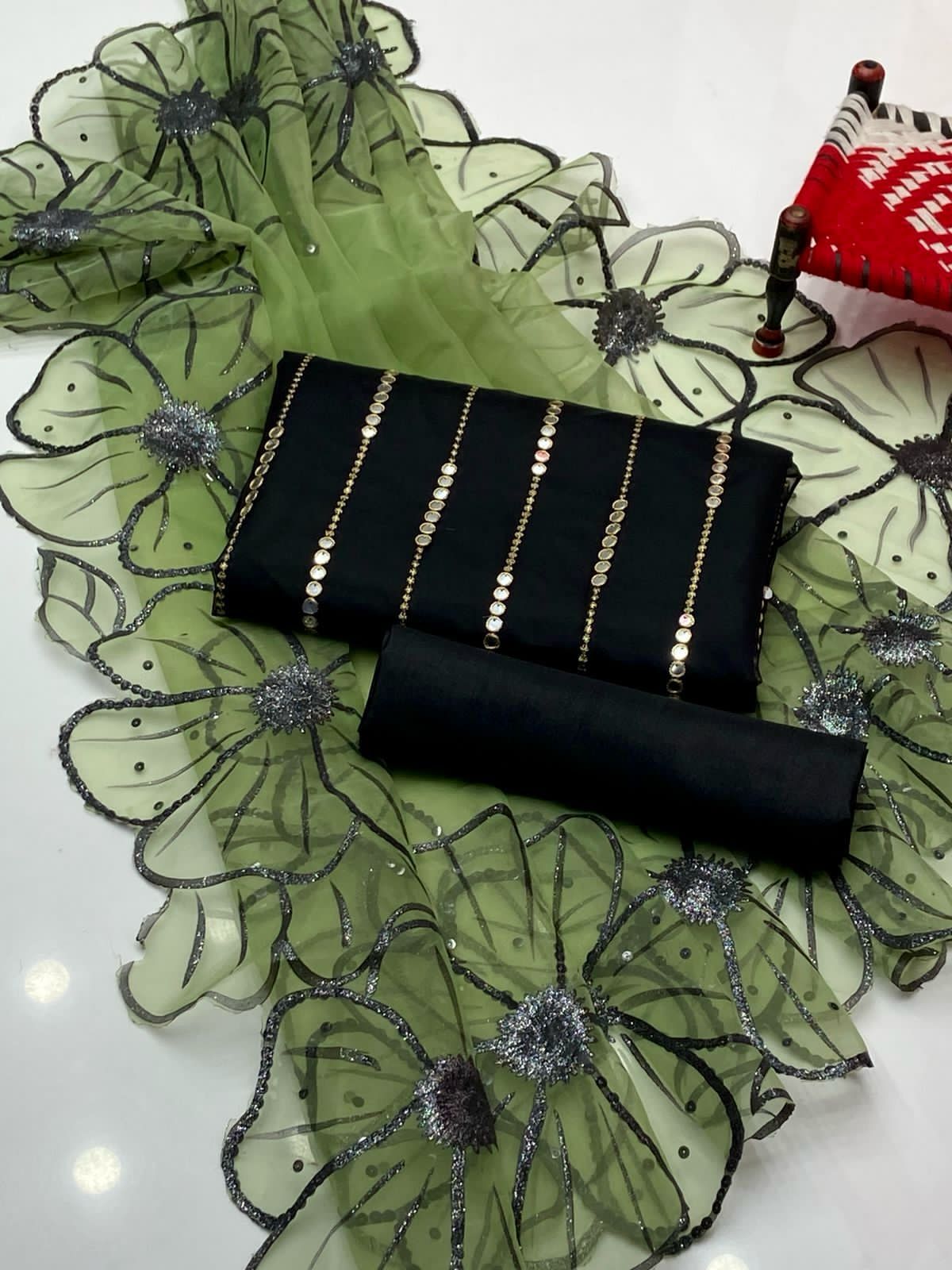 Imported Katan silk trouser with premium party wear outfit
Heavy Indian organza dupatta with 4 sided embroidery design