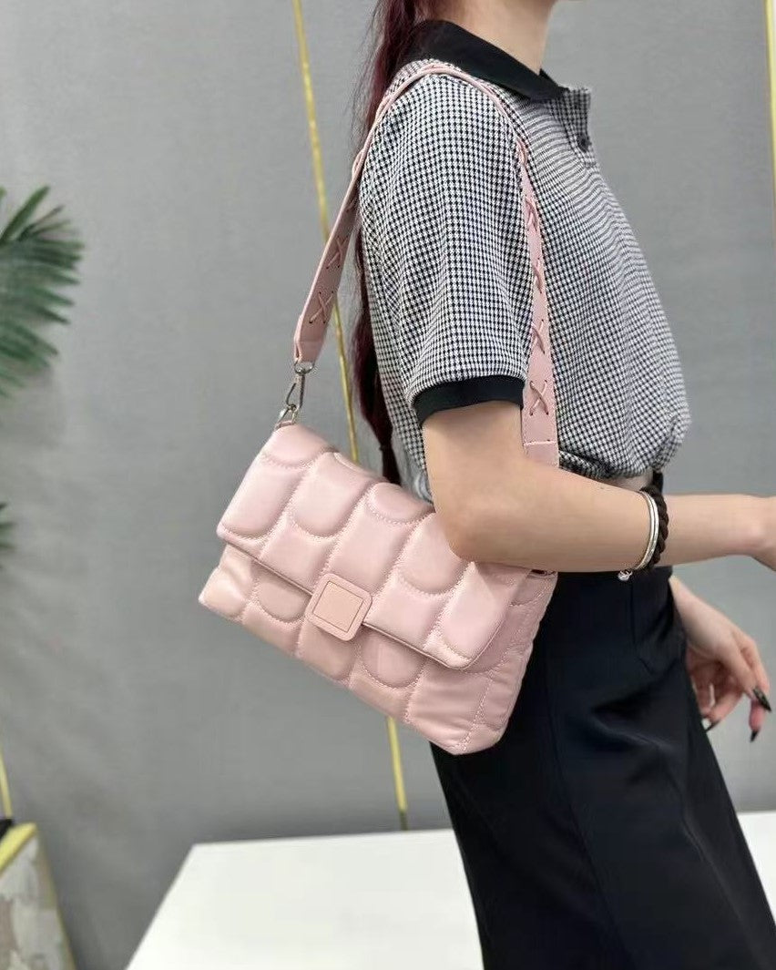 "Chic Soft Material Shoulder Bag for Women – Spacious &amp; Stylish New Arrival"
"Trendy Ladies Shoulder Bag with Premium Soft Finish – Fashionable Handbag"