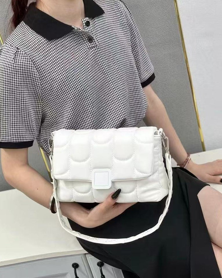 "Chic Soft Material Shoulder Bag for Women – Spacious &amp; Stylish New Arrival"
"Trendy Ladies Shoulder Bag with Premium Soft Finish – Fashionable Handbag"