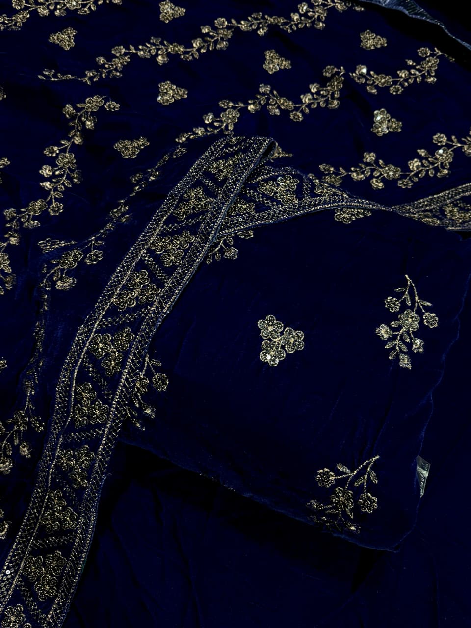Micro velvet coffee dress with tilla and sequence embroidery, heavy shawl and 3-piece set for women in Pakistan