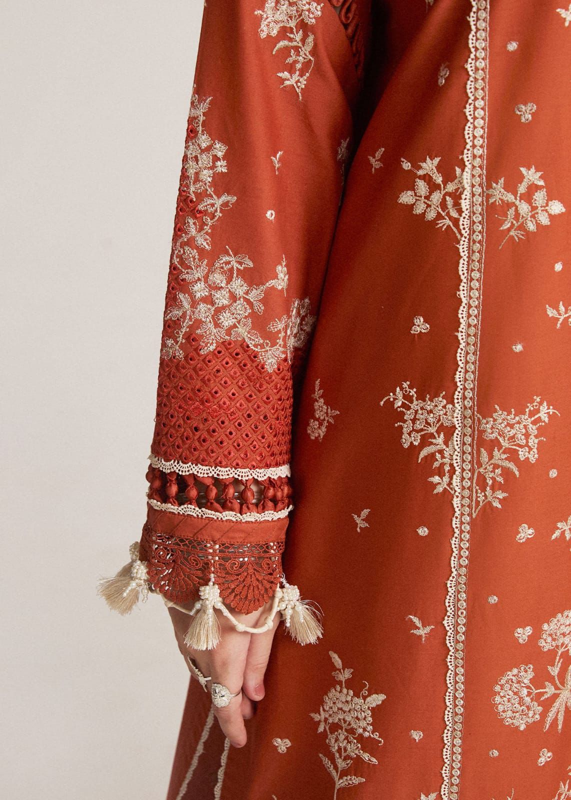Winter Collection 2025/26 – Premium 3PC Dhanak Embroidered Suit