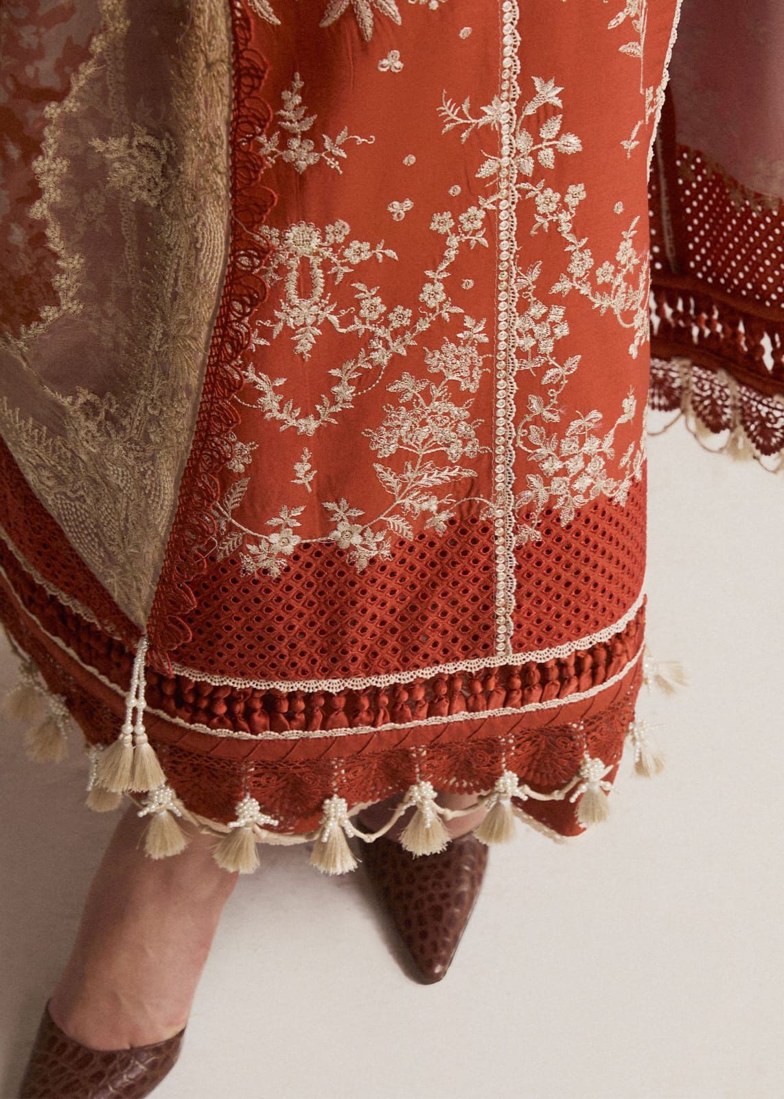Winter Collection 2025/26 – Premium 3PC Dhanak Embroidered Suit