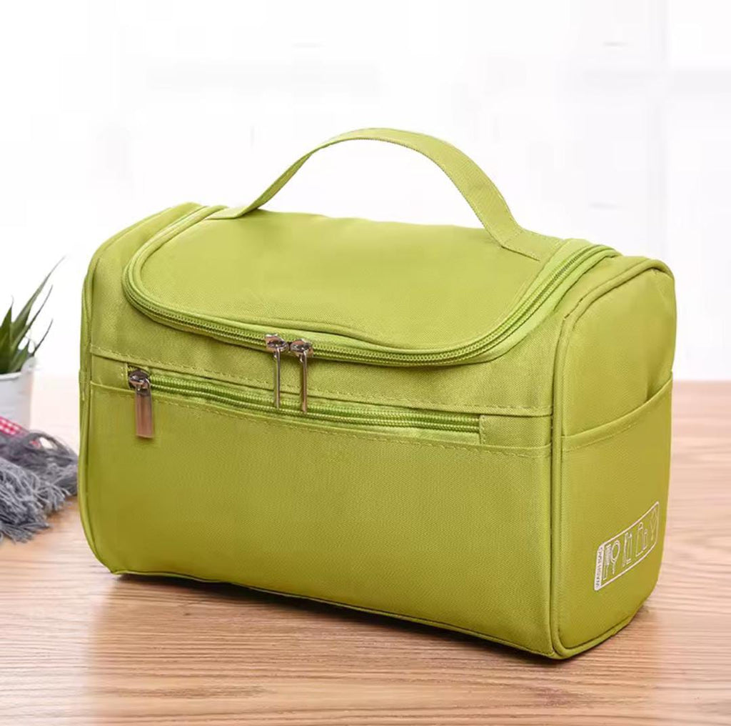 Large Capacity Cosmetic Travel Bag – Stylish & Spacious Makeup Organizer (Green)