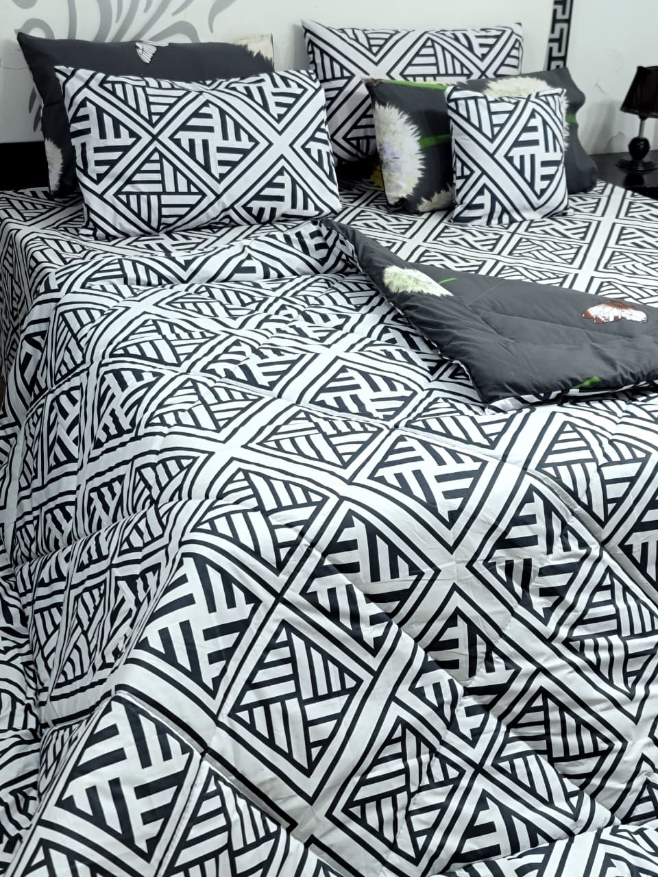 Luxury Pure Cotton Printed 7 Pcs Vicky Razai Set – King Size Bedding Collection