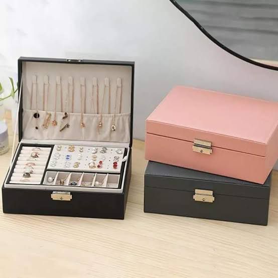 Elegant PU Leather Jewelry Storage Box with Mirror