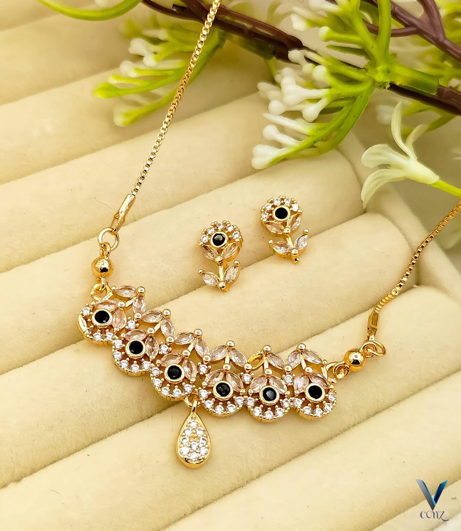 Fancy Gold-Plated Zircon Locket Set for Women