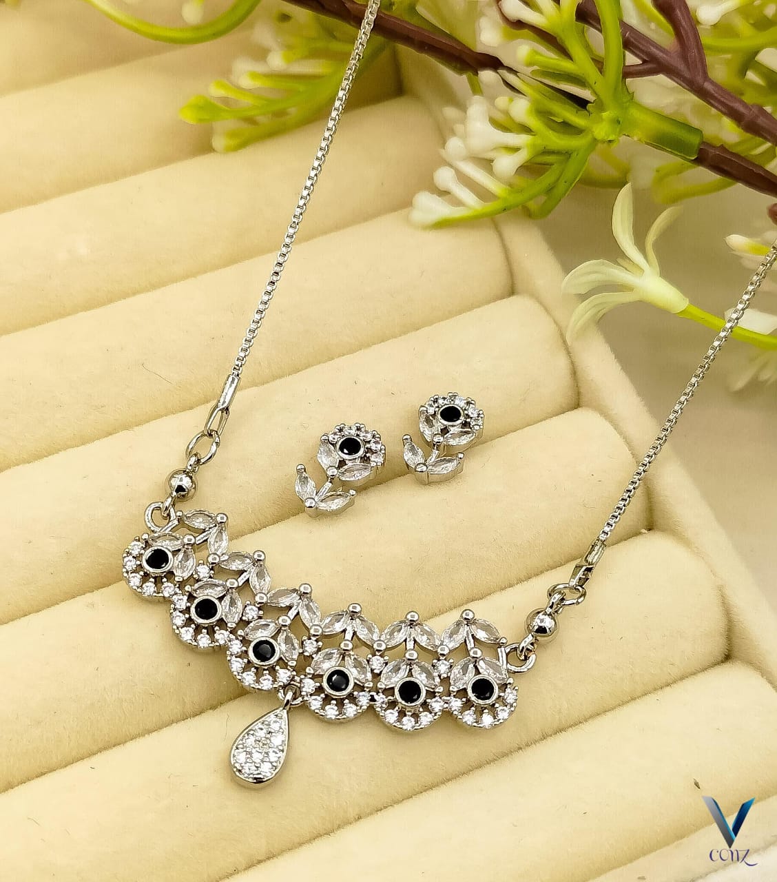 Fancy Gold-Plated Zircon Locket Set for Women