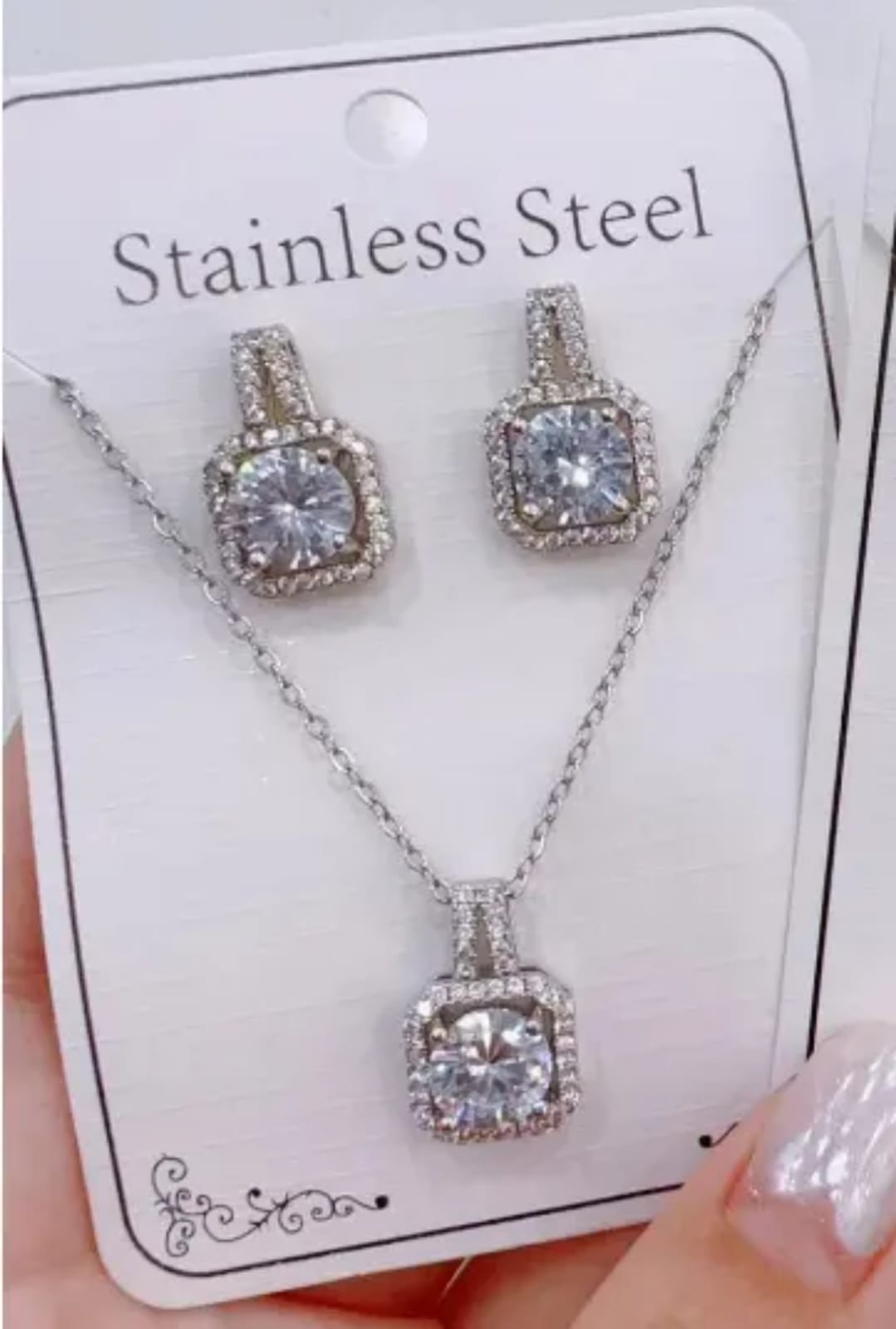Stillness Still Locket Set