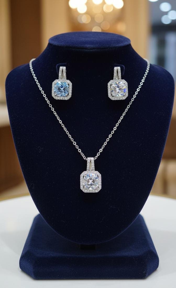 Stillness Still Locket Set