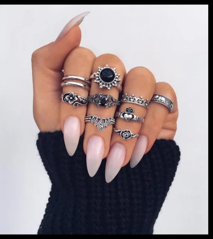 Elegant 9-Piece Metal Ring Set – Mixed Sizes, Stylish & Durable Design