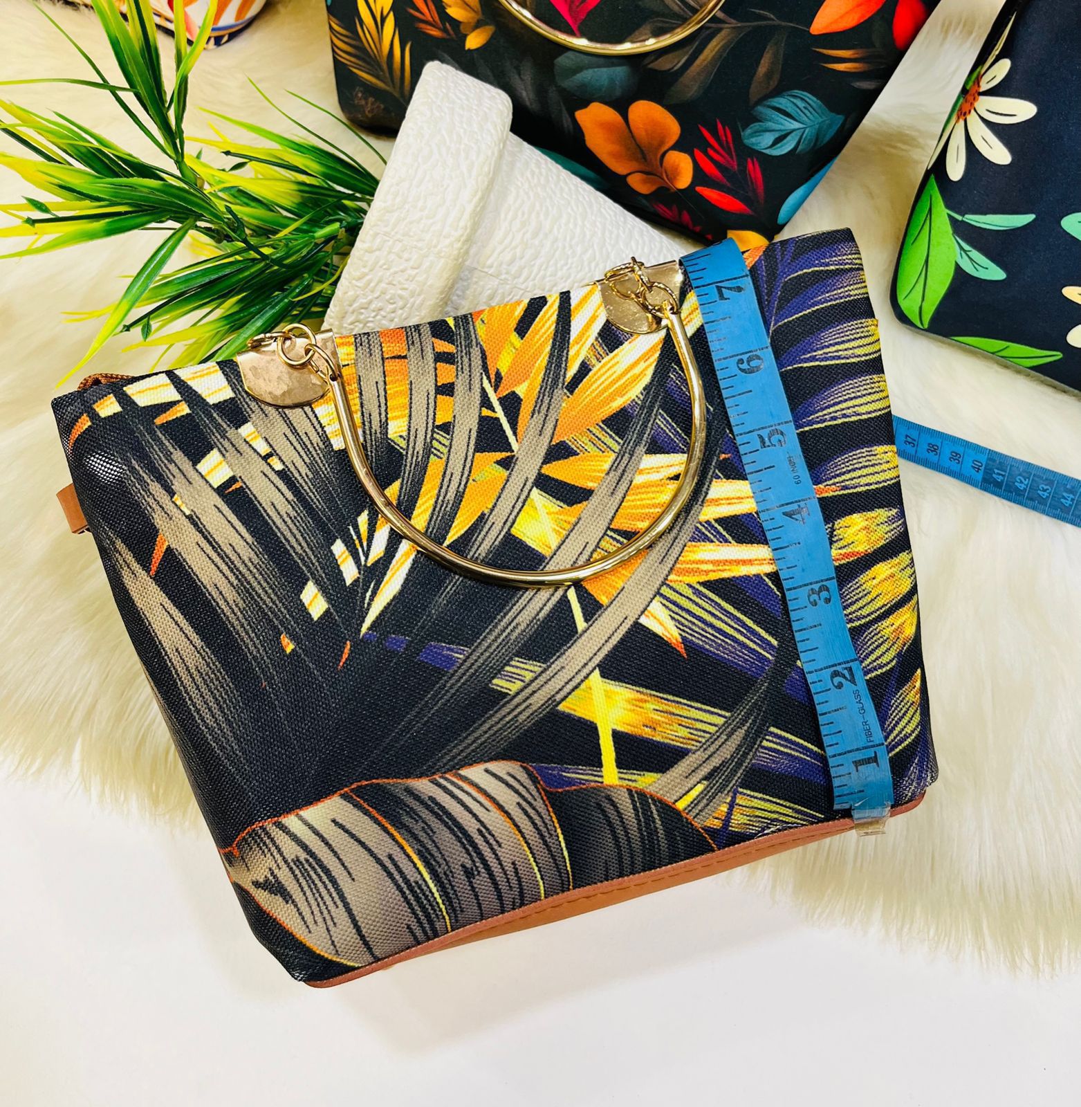 Printed Metal Handle Handbag & Crossbody Bag